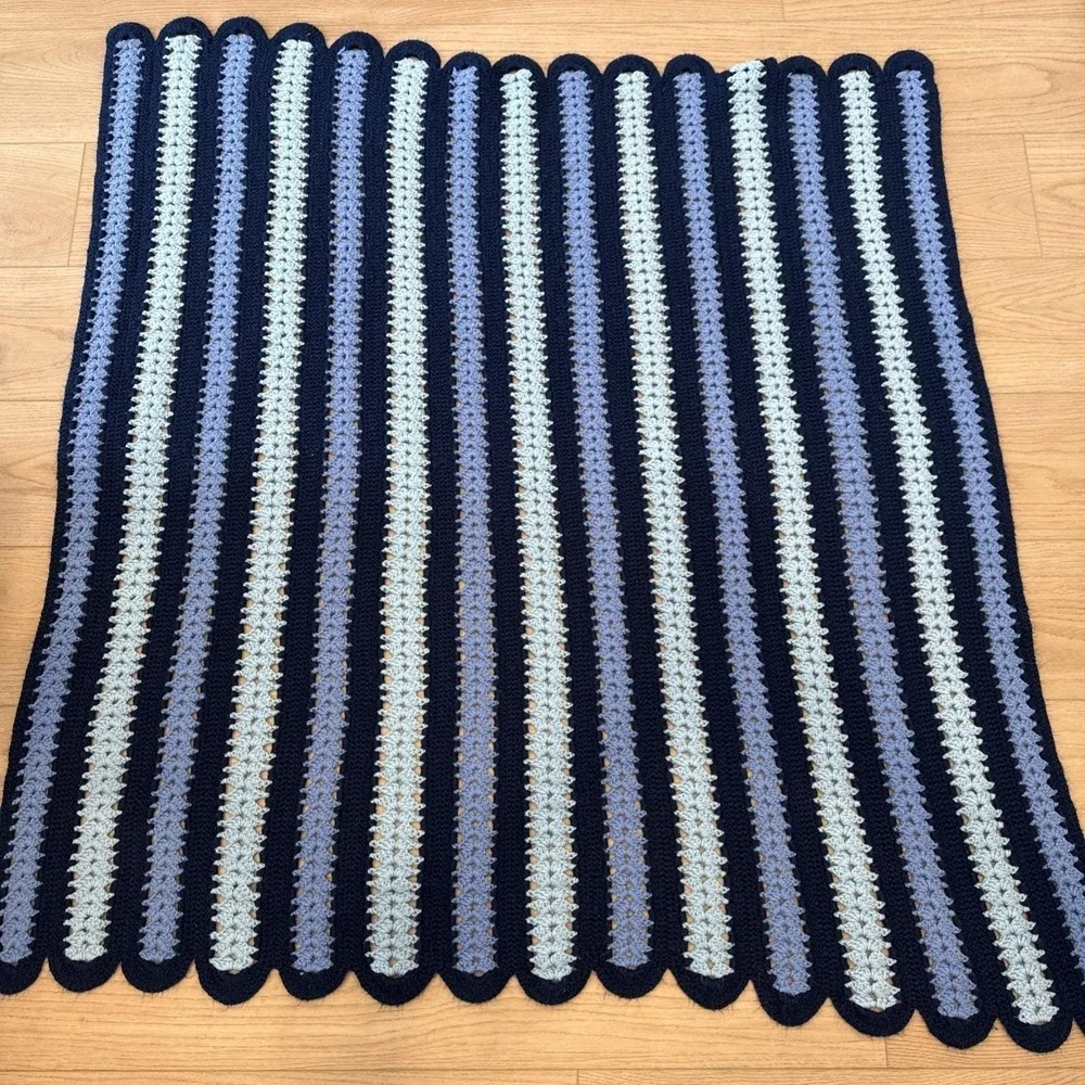 VTG Afghan Grandma Made‎ Crochet Throw Blanket Blues Scalloped Edge Striped